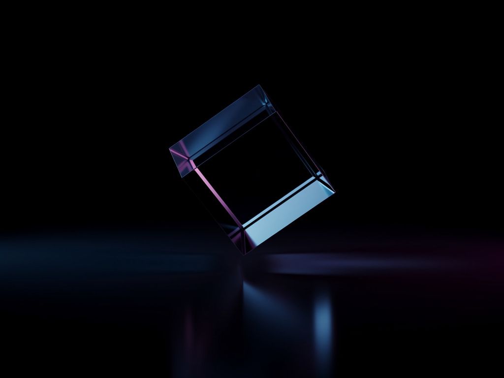 Cube de verre sombre en lévitation, éclairage bleu et violet